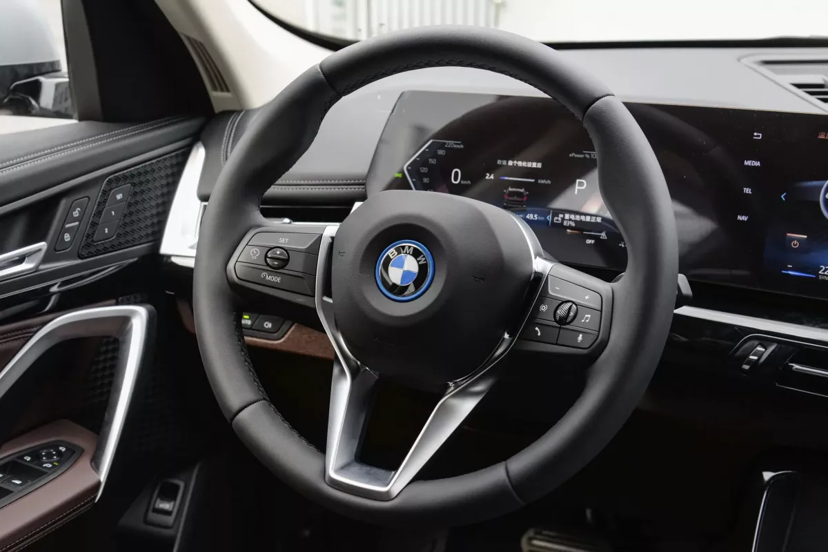 BMW iX1