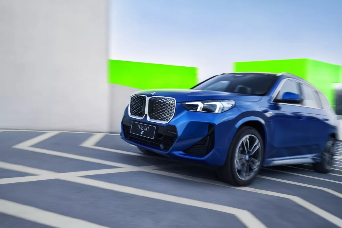 BMW iX1