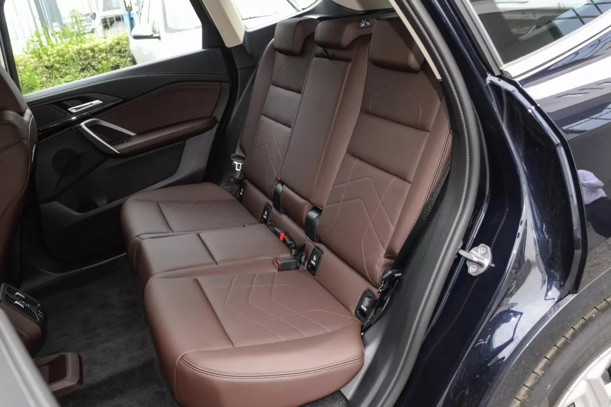 BMW iX1